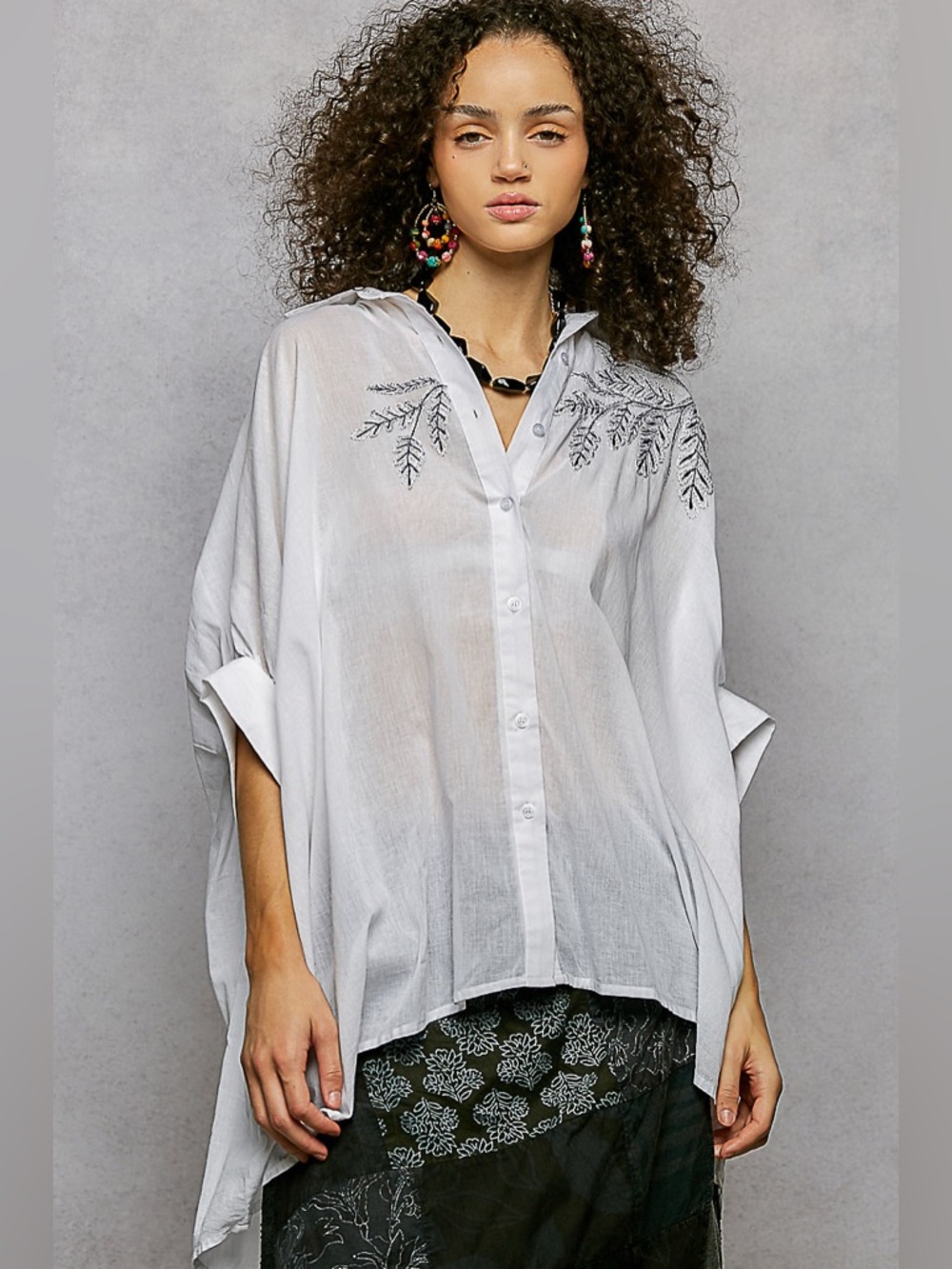POL Button Down Embroidered Floral High-Low Hem Shirt🆕